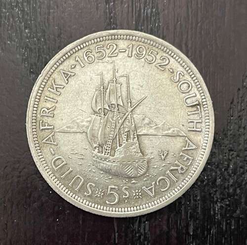 1952 Union of  South Africa - 5 Shilling Silver coin - Circulated, 28 Grams (UNI15)
