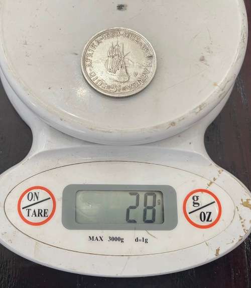 1952 Union of  South Africa - 5 Shilling Silver coin - Circulated, 28 Grams (UNI15)