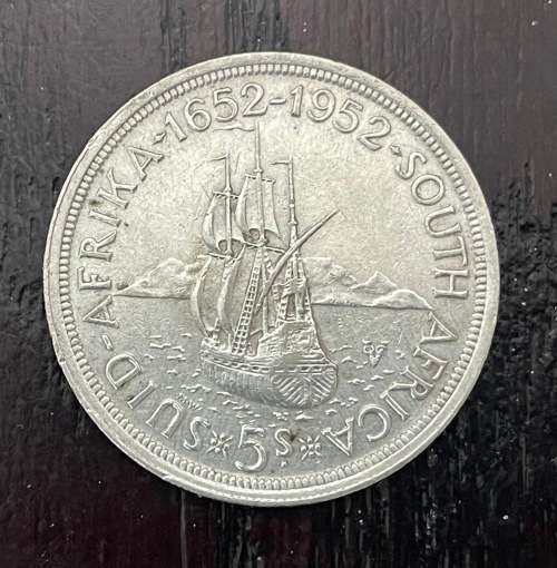 1952 Union of  South Africa - 5 Shilling Silver coin - Circulated, 28 Grams (UNI16)