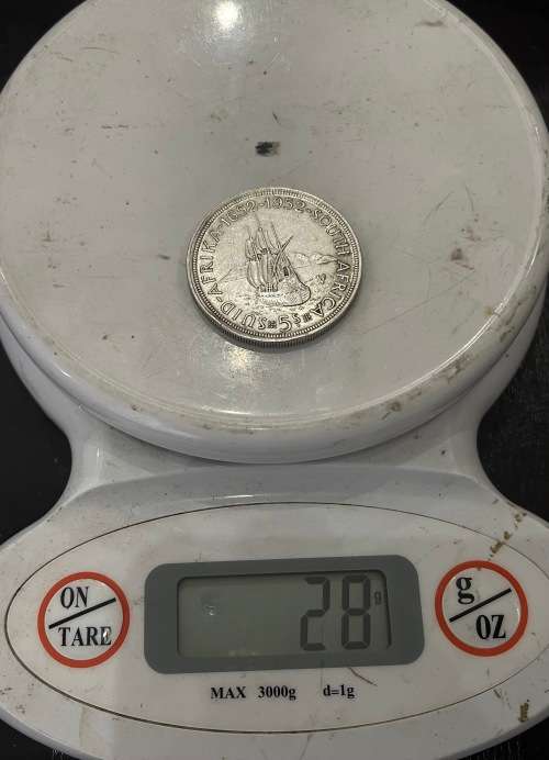 1952 Union of  South Africa - 5 Shilling Silver coin - Circulated, 28 Grams (UNI17)
