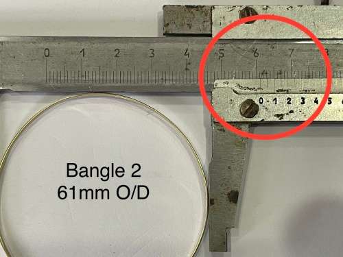 9CT SOLID GOLD BANGLE - 2.5mm WIDE and 61mm O/D  3.45 GRAMS - (BANG02)