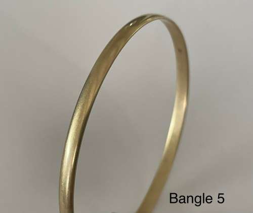 9CT SOLID GOLD BANGLE - 4mm WIDE and 62mm O/D  8.24 GRAMS - (BANG05)