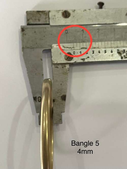 9CT SOLID GOLD BANGLE - 4mm WIDE and 62mm O/D  8.24 GRAMS - (BANG05)