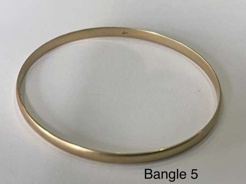9CT SOLID GOLD BANGLE - 4mm WIDE and 62mm O/D  8.24 GRAMS - (BANG05)