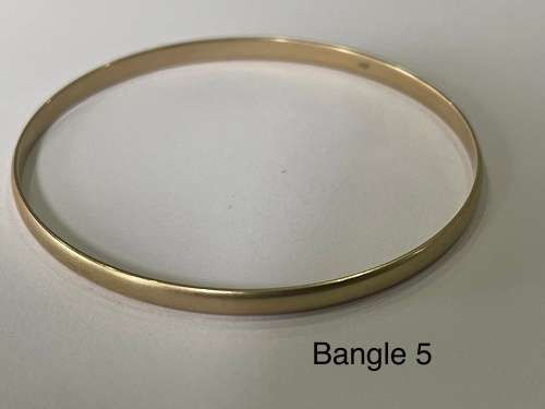 9CT SOLID GOLD BANGLE - 4mm WIDE and 62mm O/D  8.24 GRAMS - (BANG05)