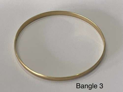 9CT SOLID GOLD BANGLE - 4mm WIDE and 62mm O/D  8.34 GRAMS - (BANG03)