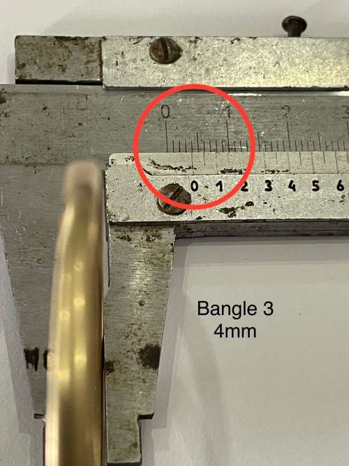 9CT SOLID GOLD BANGLE - 4mm WIDE and 62mm O/D  8.34 GRAMS - (BANG03)