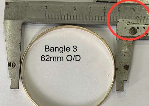 9CT SOLID GOLD BANGLE - 4mm WIDE and 62mm O/D  8.34 GRAMS - (BANG03)