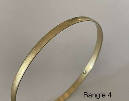 9CT SOLID GOLD BANGLE - 4mm WIDE and 62mm O/D  5.95 GRAMS - (BANG04)
