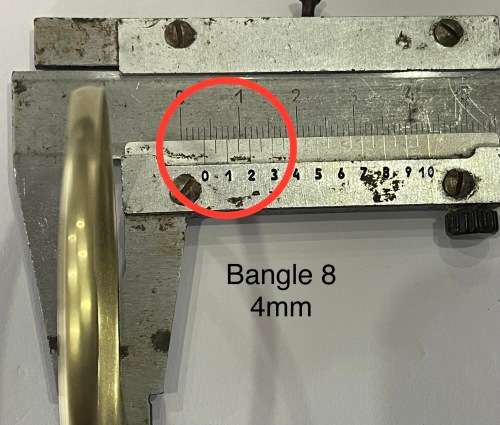 9CT SOLID GOLD BANGLE - 4mm WIDE and 66mm O/D  5.82 GRAMS - (BANG08)