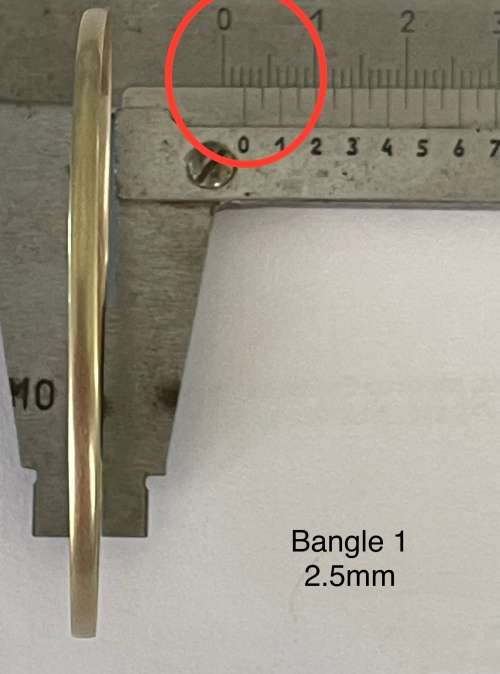 9CT SOLID GOLD BANGLE - 2.5mm WIDE and 61mm O/D  3.27 GRAMS - (BANG01)