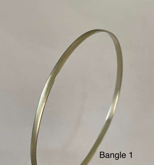 9CT SOLID GOLD BANGLE - 2.5mm WIDE and 61mm O/D  3.27 GRAMS - (BANG01)