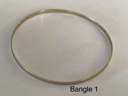 9CT SOLID GOLD BANGLE - 2.5mm WIDE and 61mm O/D  3.27 GRAMS - (BANG01)