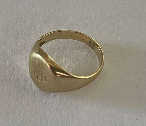 9CT SOLID GOLD SMALL LADIES RING  - Ring size +/-14mm I/D and 18mm O/D  3.18 GRAMS - (RING3 )