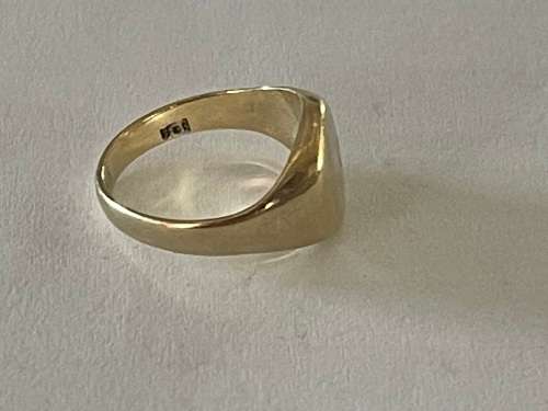 9CT SOLID GOLD SMALL LADIES RING  - Ring size +/-14mm I/D and 18mm O/D  3.18 GRAMS - (RING3 )