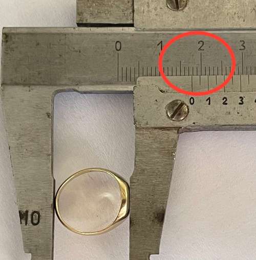 9CT SOLID GOLD SMALL LADIES RING  - Ring size +/-14mm I/D and 18mm O/D  3.18 GRAMS - (RING3 )