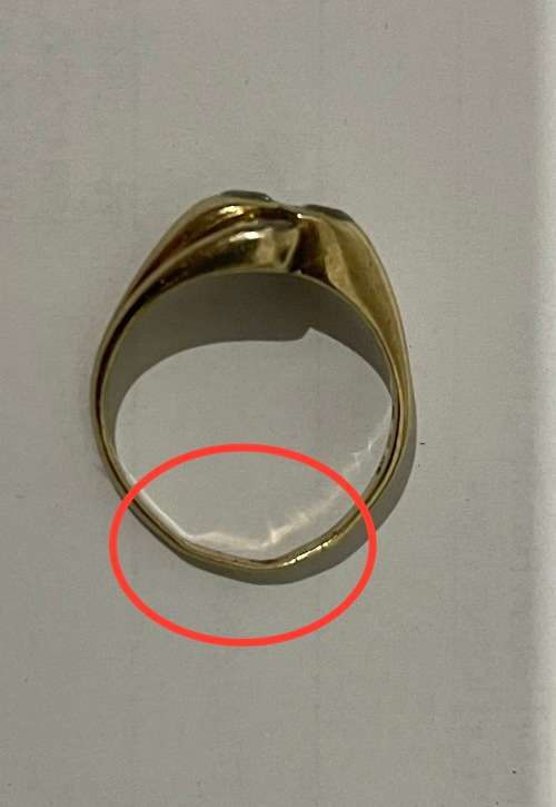 9CT SOLID GOLD LADIES RING (SB Marking) WITH 4 X CZ  +/-17mm I/D and 20mm O/D  3.68 GRAMS - (RING1 )