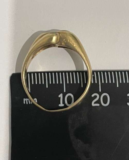 9CT SOLID GOLD LADIES RING (SB Marking) WITH 4 X CZ  +/-17mm I/D and 20mm O/D  3.68 GRAMS - (RING1 )