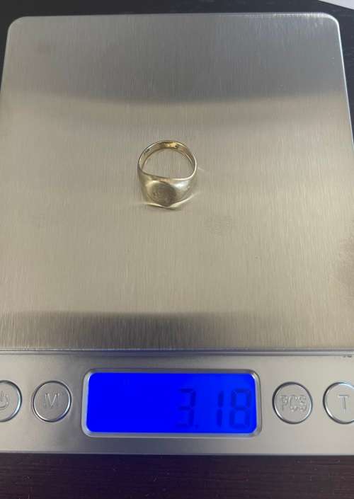9CT SOLID GOLD SMALL LADIES RING  - Ring size +/-14mm I/D and 18mm O/D  3.18 GRAMS - (RING3 )