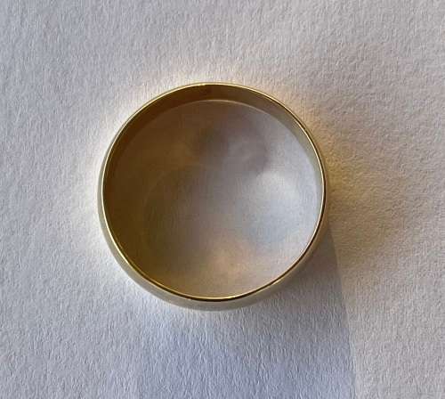 9ct (375) Yellow Gold 6mm Mens Wedding Band/Ring - Size +/-23mm O/D and 21mm I/D and Weighs 3.90g