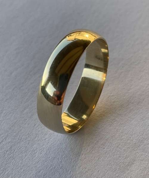 9ct (375) Yellow Gold 6mm Mens Wedding Band/Ring - Size +/-23mm O/D and 21mm I/D and Weighs 3.90g