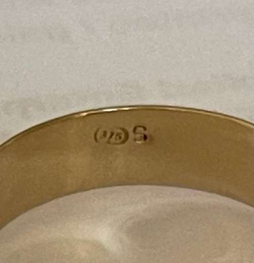 9ct (375) Yellow Gold 6mm Mens Wedding Band/Ring - Size +/-23mm O/D and 21mm I/D and Weighs 3.90g