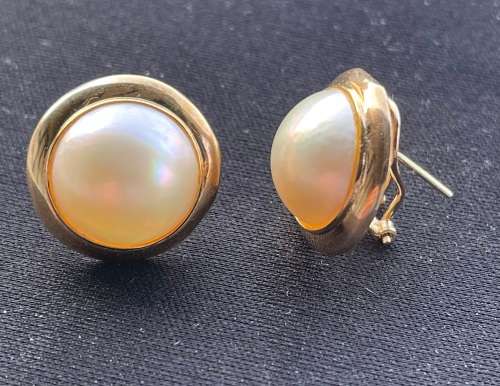 9CT GOLD, GENUINE VINTAGE 19MM MABE PEARL EARRINGS WITH OMEGA CLIP and PIN - 6.61 GRAMS ( 32.95 CT)