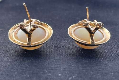 9CT GOLD, GENUINE VINTAGE 19MM MABE PEARL EARRINGS WITH OMEGA CLIP and PIN - 6.61 GRAMS ( 32.95 CT)
