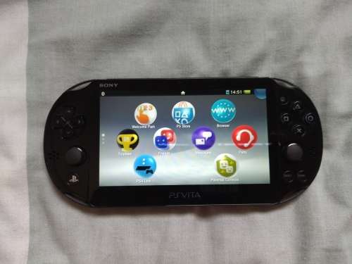 Sony Playstation Vita (Slim 2000 Edition) + 1 Vita Game