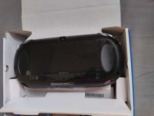 Sony Playstation Vita (3G / WiFi) + 1 Game