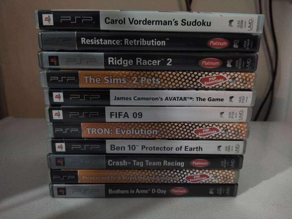 PSP - E1000 series console + 11 Games (UMD`s)