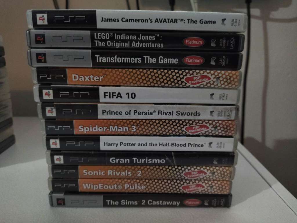 PSP - E1000 series console + 12 Games (UMD`s)