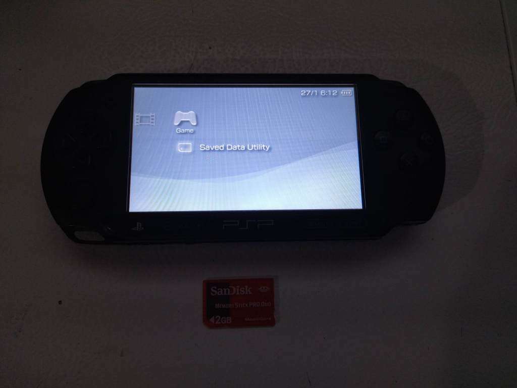 PSP - E1000 series console + 12 Games (UMD`s)