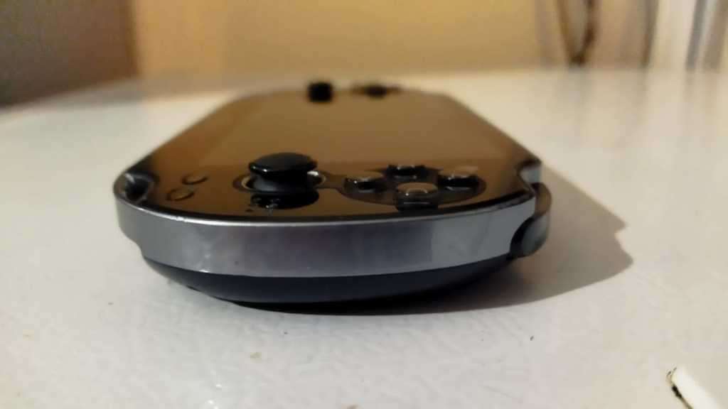 Sony Playstation Vita (3G / WiFi) + 1 Game+ 8 GB memory card