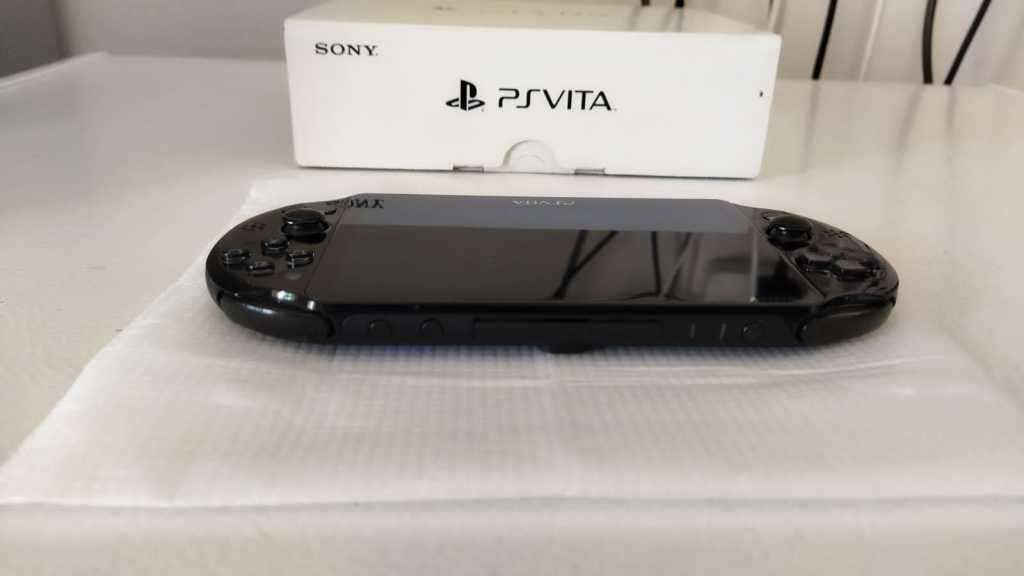 Sony Playstation Vita Slim Edition(IMMACULATE CONDITION) + 12 Games + 8GB Card + SD2Vita + Extras