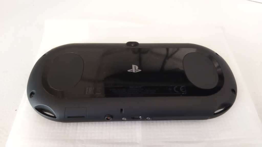 Sony Playstation Vita Slim Edition(IMMACULATE CONDITION) + 12 Games + 8GB Card + SD2Vita + Extras
