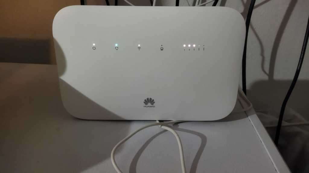Huawei B612 router (Fixed LTE/4G)