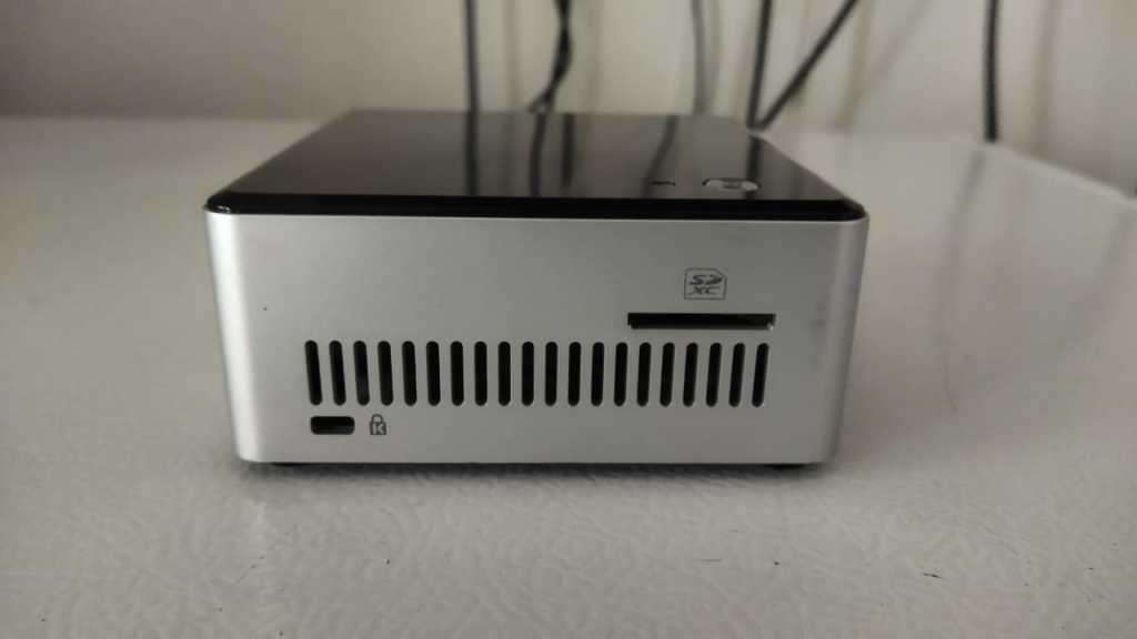 Intel NUC NUC5CPYH (120 GB SSD / 4 GB Ram)