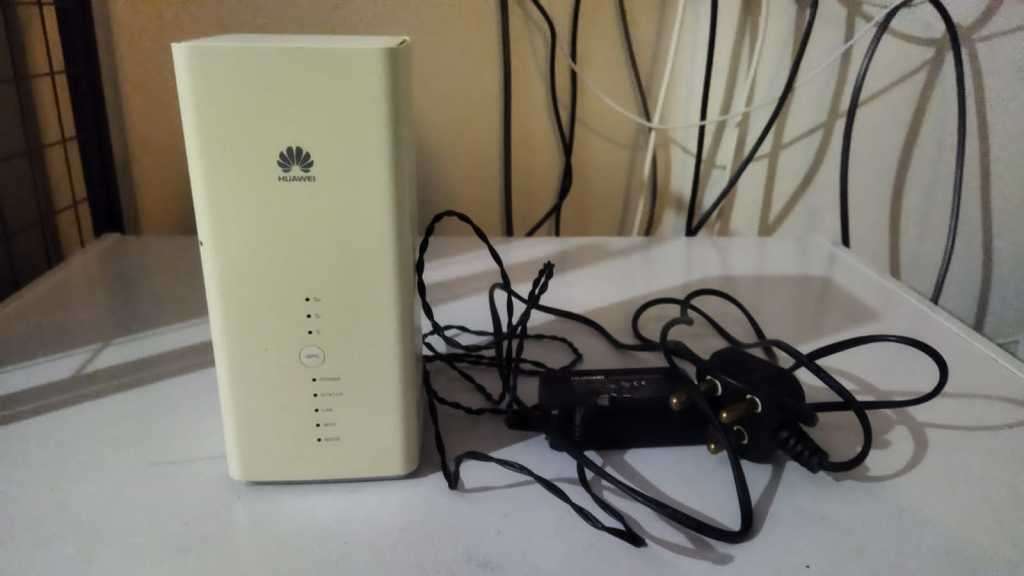Huawei B618 - 22d Cat 11 4G / LTE Router (Fixed LTE as well)