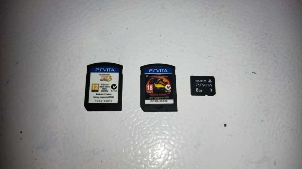 Sony Playstation Vita + 2 Games + 8 GB Memory Card + pouch