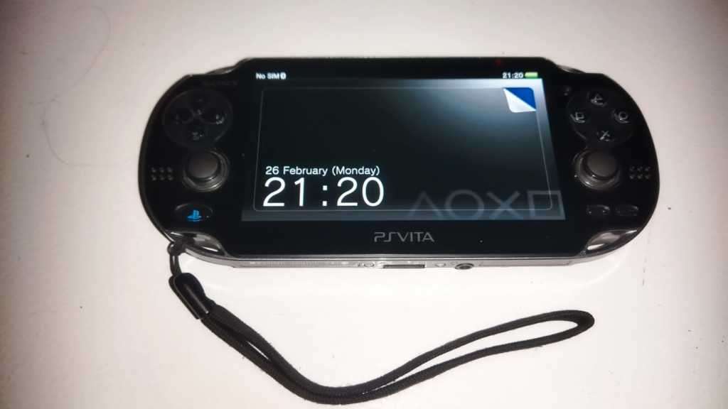 Sony Playstation Vita + 2 Games + 8 GB Memory Card + pouch