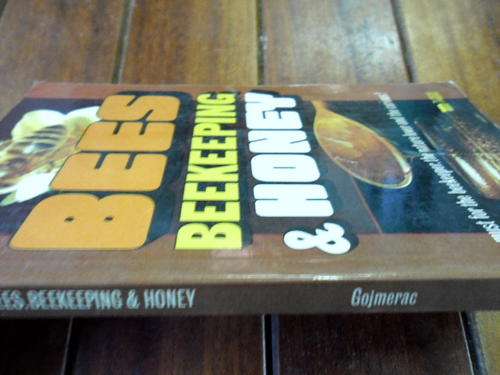 WJ GOJMERAC - BEES, BEEKEEPING & HONEY - 1978 SOFTBACK ED.