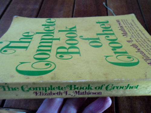 ELIZABETH L. MATHIESON  - THE COMPLETE BOOK OF CROCHET - ILLUS 1972 SOFTBACK