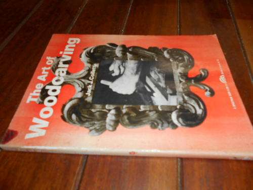 JACK J. COLLETTI - THE ART OF WOODCARVING - CREATIVE HANDICRAFT SERIES PRENTICE ILLUS 1977 SOFTBACK