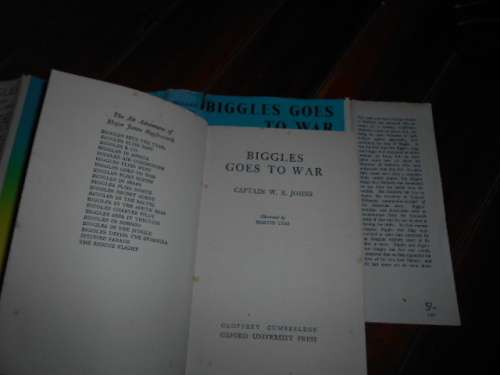 Captain W.E. Johns, BIGGLES GOES TO WAR-   ILLUS MARTIN TYAS - OXFORD HARDB & DUSTC 1951