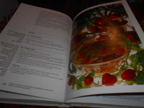 Van Wyk, Magdaleen: THE COMPLETE SOUTH AFRICAN PICTORIAL COOKBOOK  CNA 1981 illus hardback