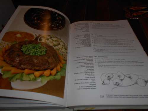 Van Wyk, Magdaleen: THE COMPLETE SOUTH AFRICAN PICTORIAL COOKBOOK  CNA 1981 illus hardback