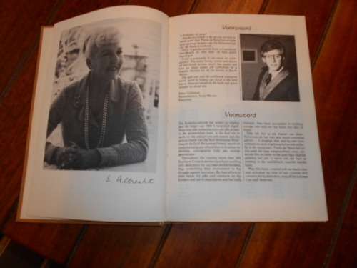 TRAKTEER DIE TROEPE / TREAT THE TROOPS. Kirkwood Suiderkruisfondstak Cumboeke 1984  hardebandboek