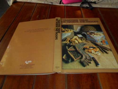 TRAKTEER DIE TROEPE / TREAT THE TROOPS. Kirkwood Suiderkruisfondstak Cumboeke 1984  hardebandboek