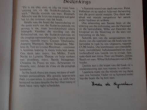 TRAKTEER DIE TROEPE / TREAT THE TROOPS. Kirkwood Suiderkruisfondstak Cumboeke 1984  hardebandboek